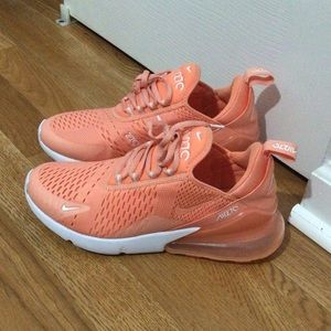 WOMEN'S NIKE AIR MAX 270